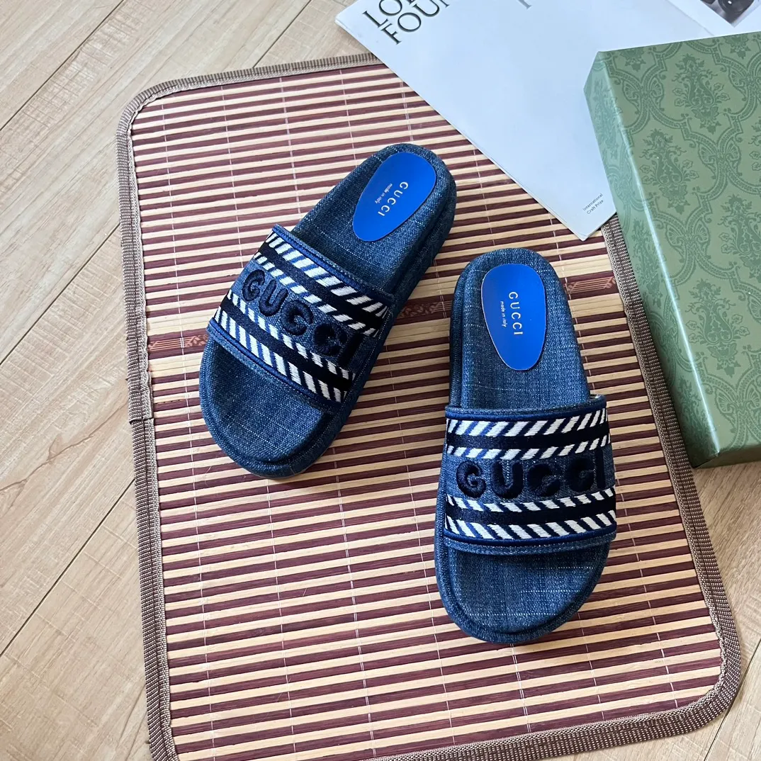 👟👟Ex-factory price 420👟👟 High-end women's shoes Gucci's latest limited edition thick-soled slippers. Top quality sale. Purchase authentic products. The material and craftsmanship are consistent with the original. Upper: original special printing process. Lining: dyed sheepskin. Outsole: Italian private model outsole. Size: 35-43M standard size. 41, 42 custom-made and non-refundable. Sole thickness: 5.5cm. Forefoot 4cm.